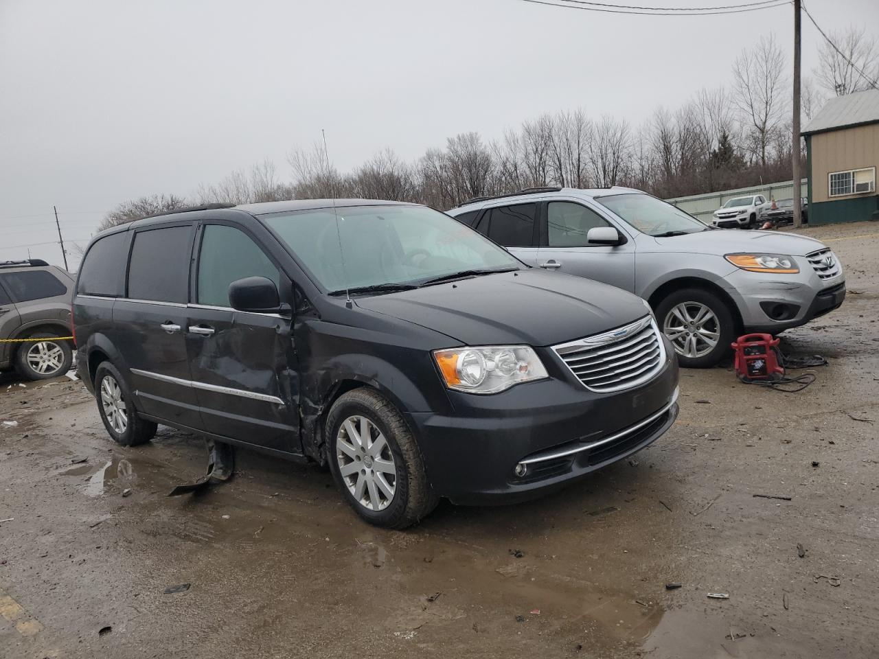 2015 Chrysler Town & Country - Image 4