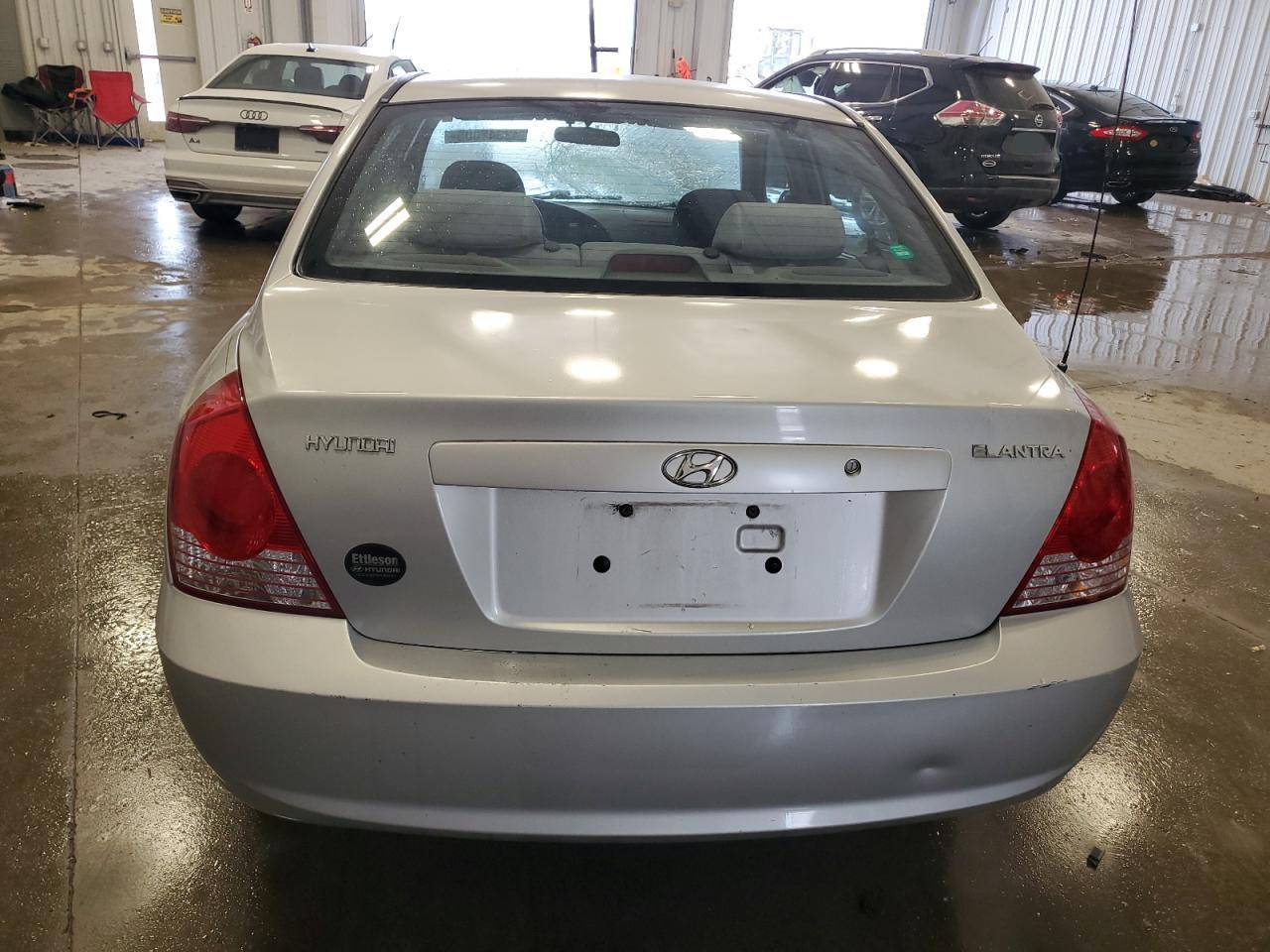2005 Hyundai Elantra - Image 6