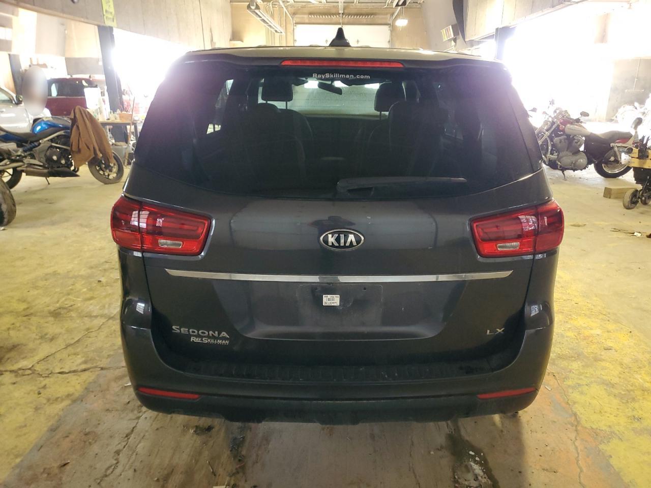 2019 Kia Sedona - Image 6