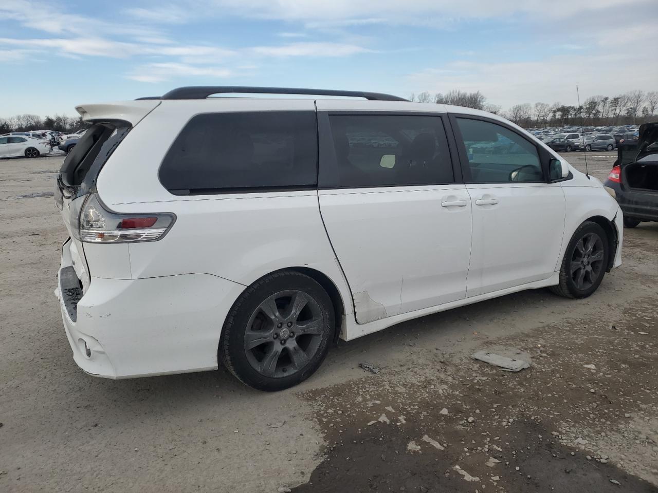 2012 Toyota Sienna - Image 3