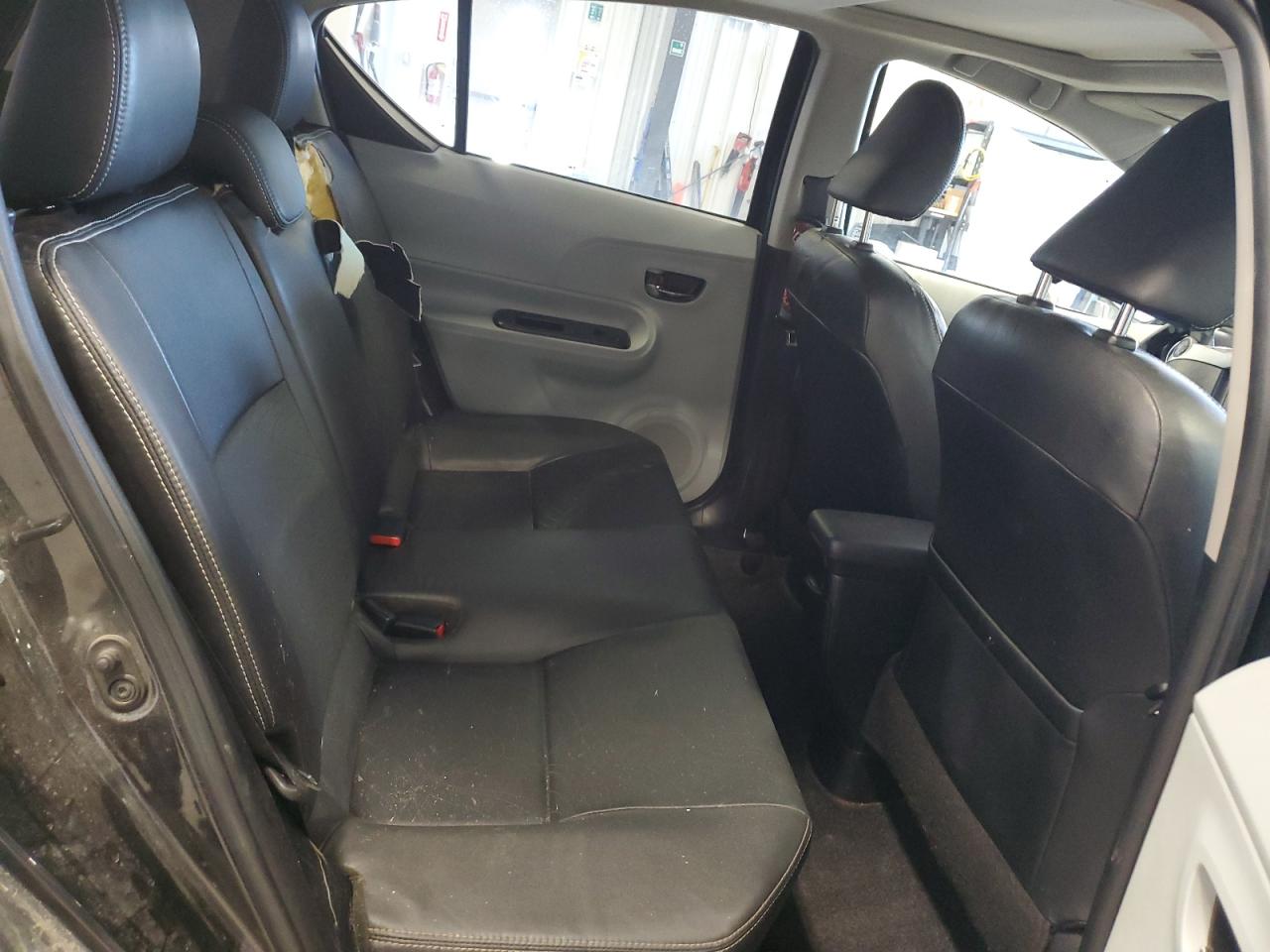 2013 Toyota Prius - Image 10