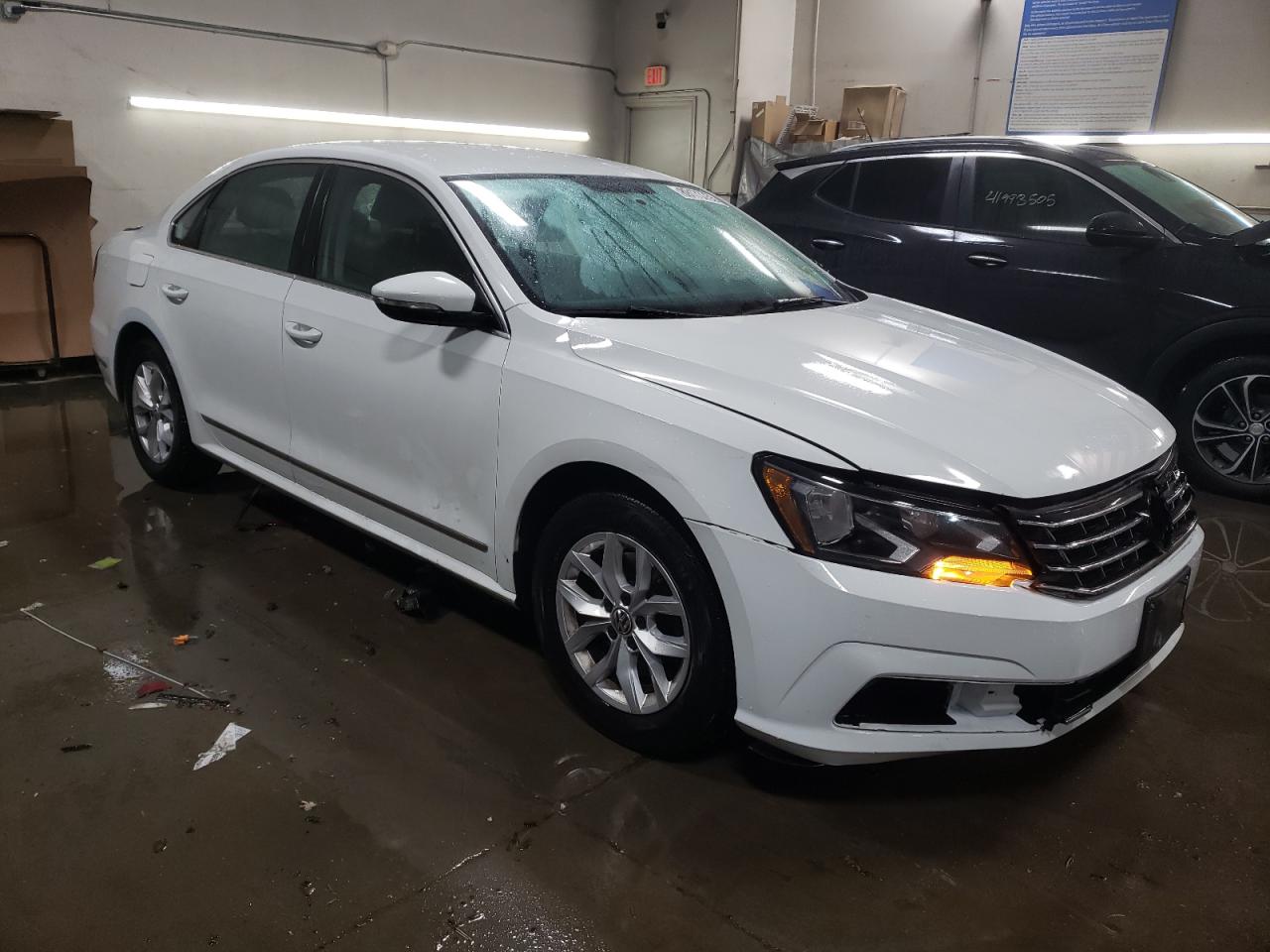 2016 Volkswagen Passat - Image 4