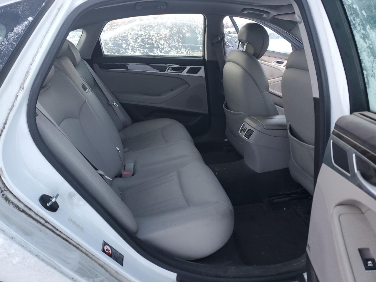 2015 Hyundai Genesis - Image 10