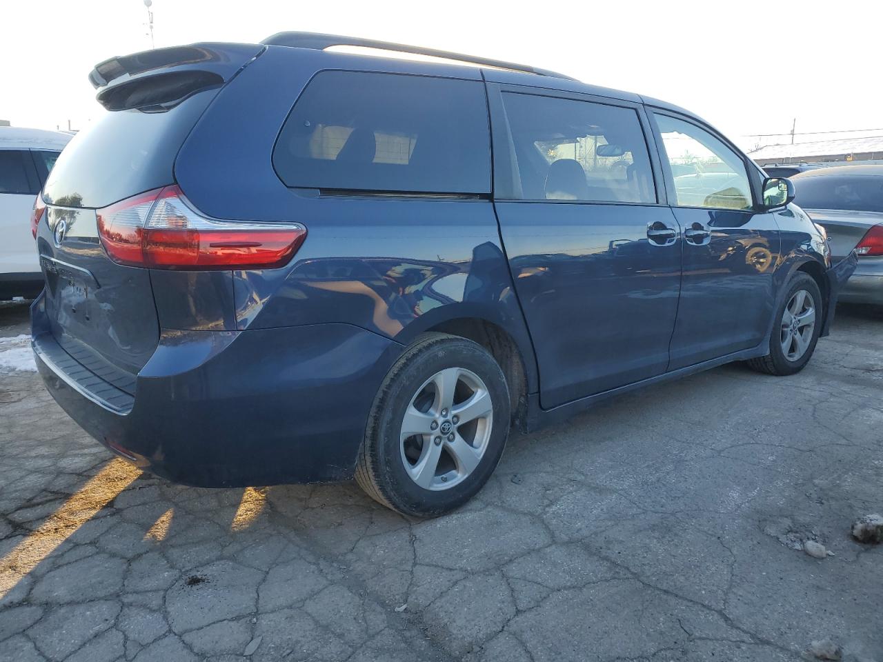 2020 Toyota Sienna - Image 3