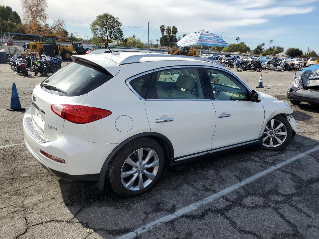 2017 Infiniti QX50 - Image 3
