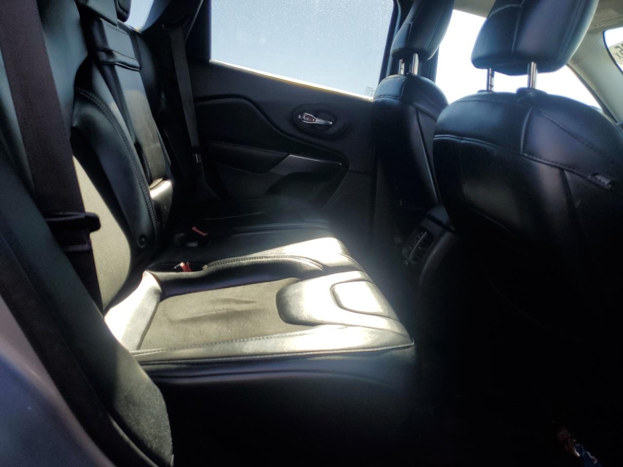 2019 Jeep Grand Cherokee - Image 11