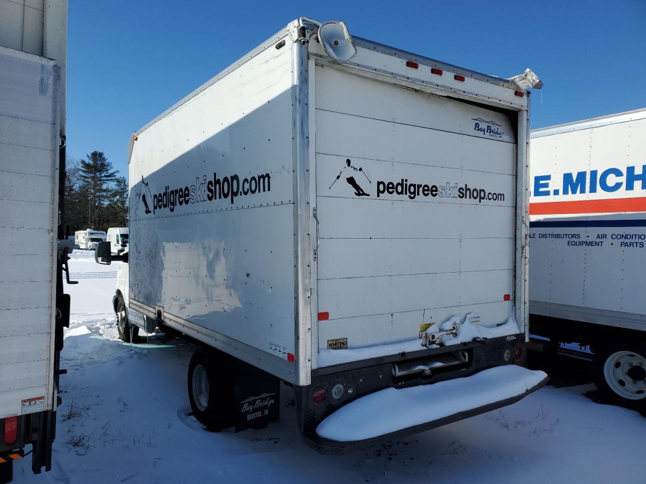 2011 Chevrolet Express - Image 3