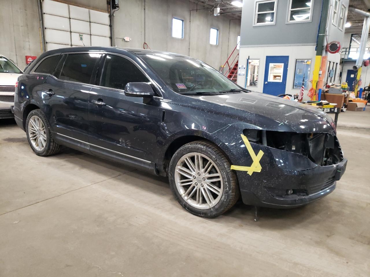 2013 Lincoln MKT - Image 4