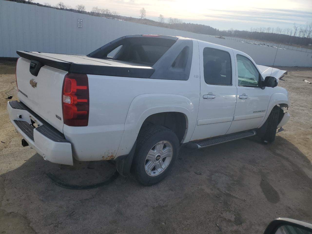 2009 Chevrolet Avalanche - Image 3