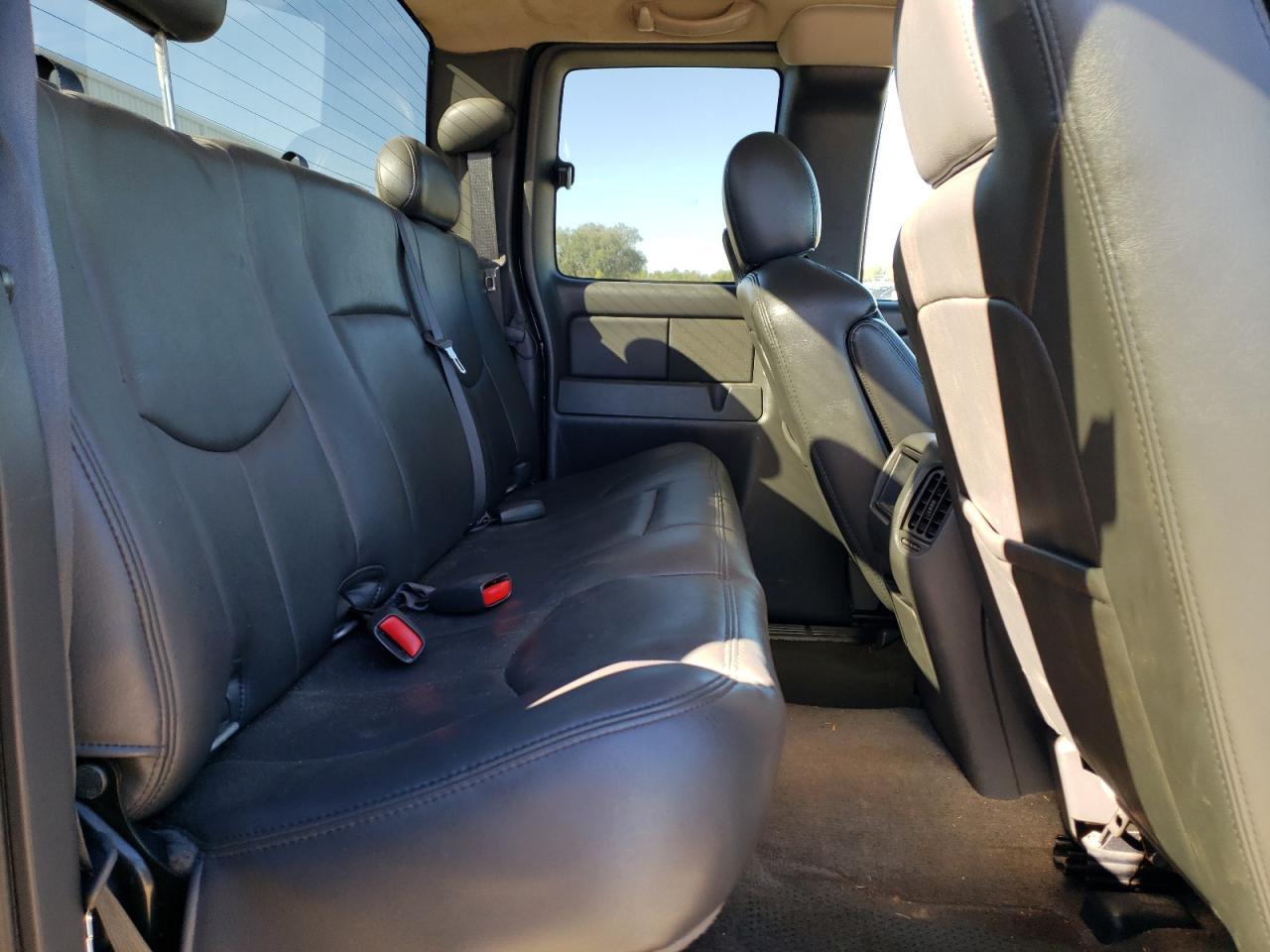 2006 Chevrolet Silverado - Image 10