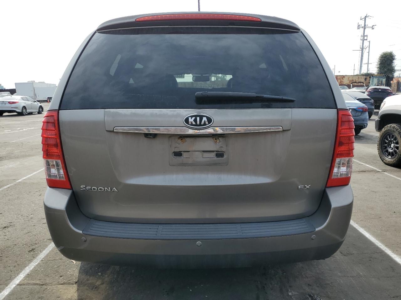 2011 Kia Sedona - Image 6