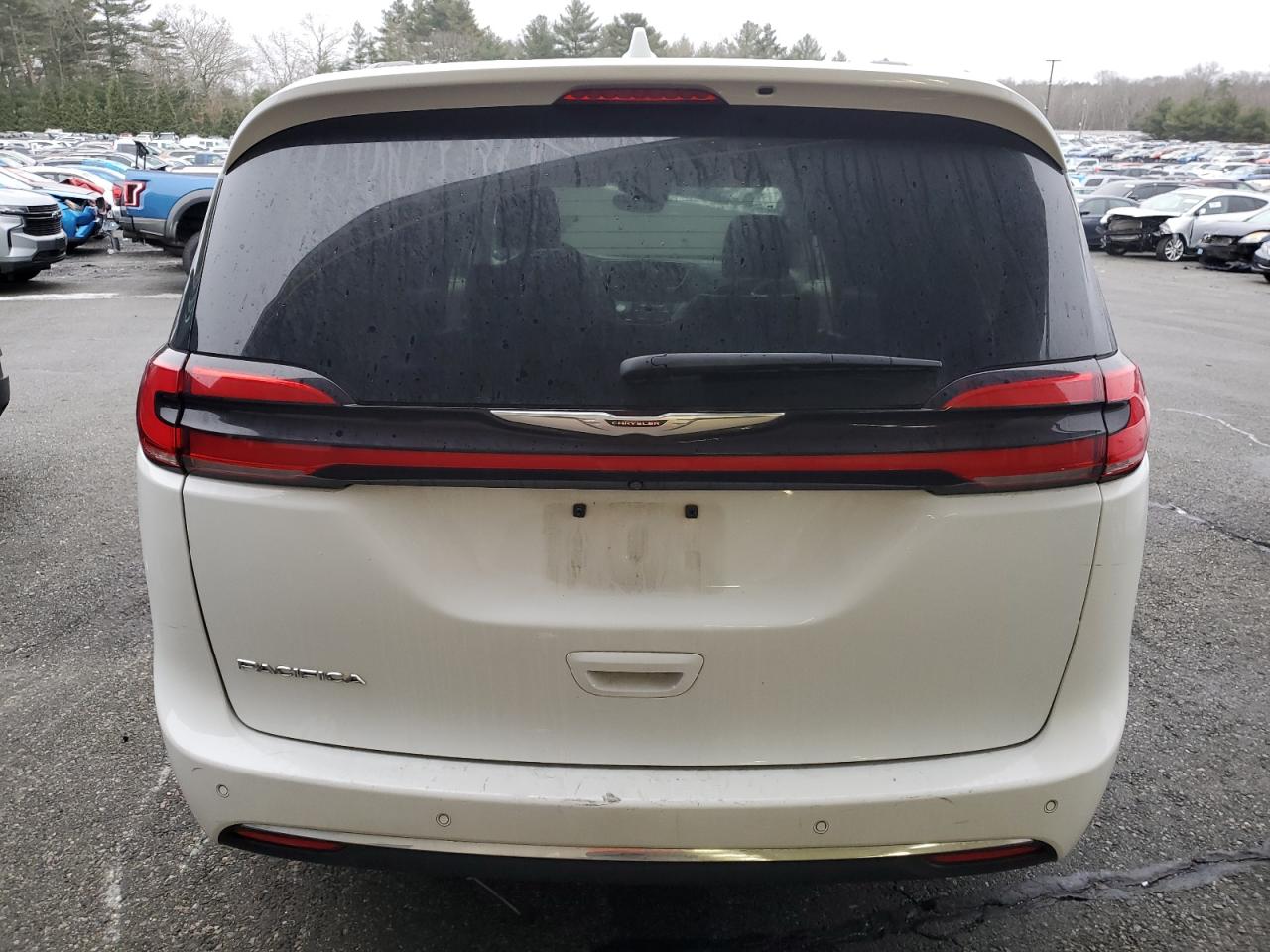 2022 Chrysler Pacifica - Image 6