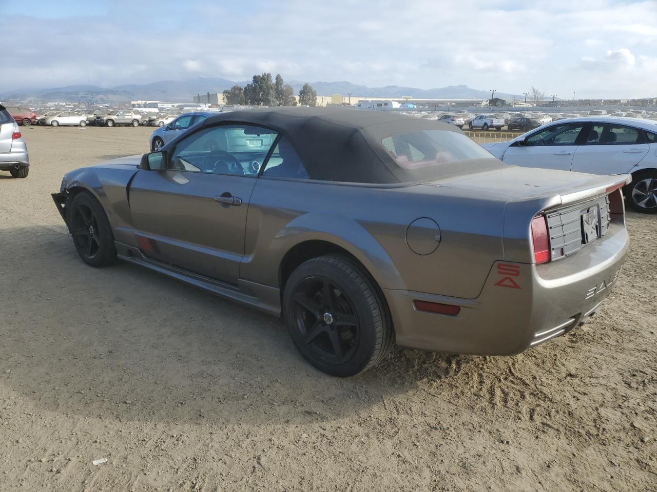 2005 Ford Mustang - Image 2