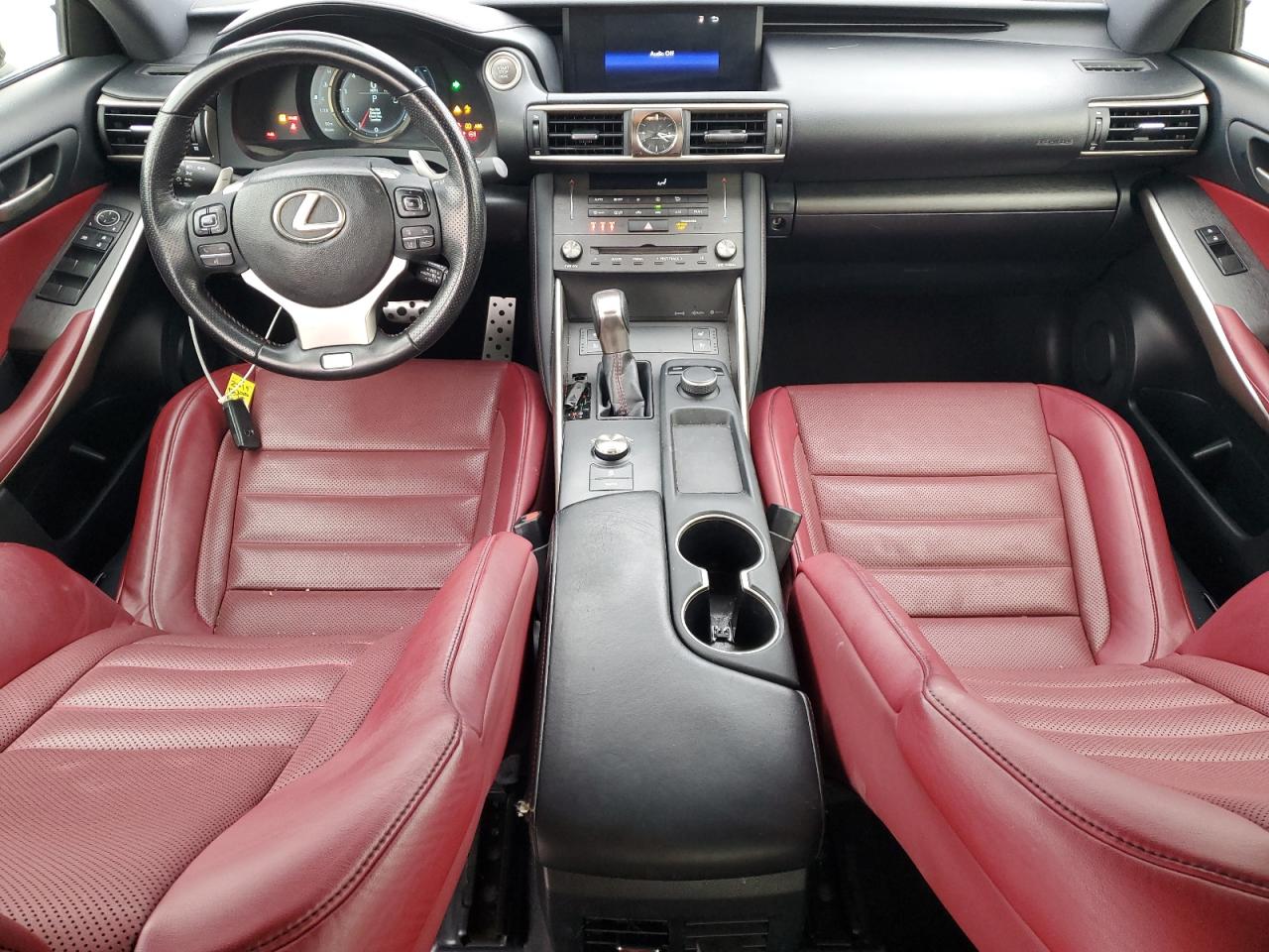 2019 Lexus IS - Image 8