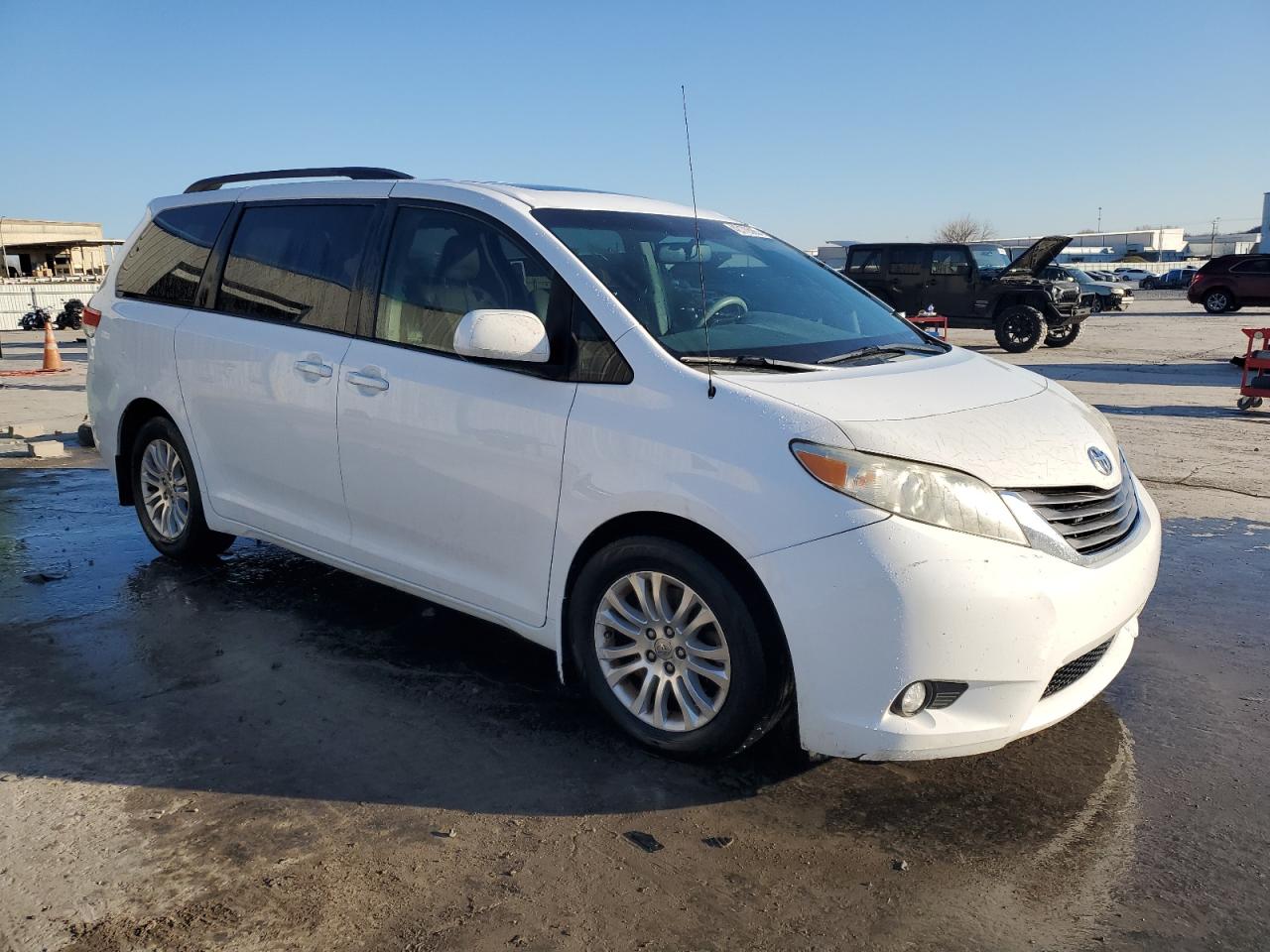 2012 Toyota Sienna - Image 4