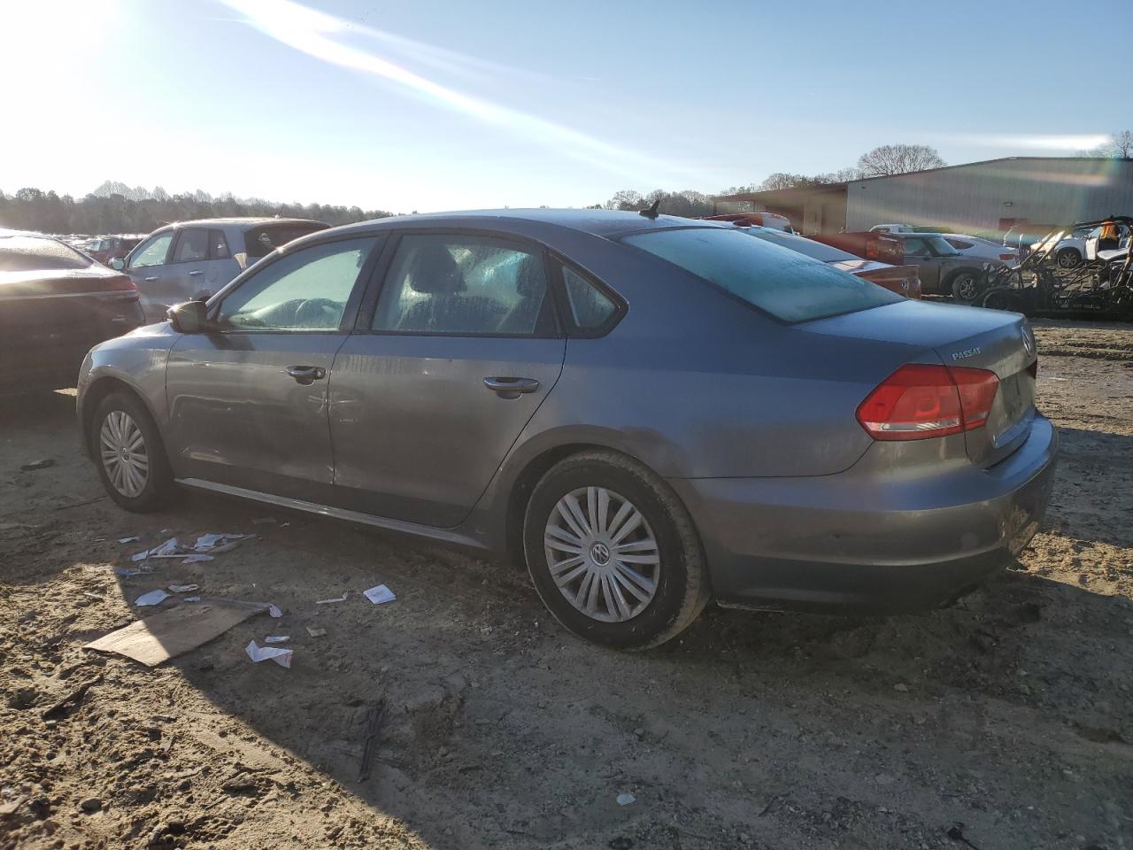 2014 Volkswagen Passat - Image 2