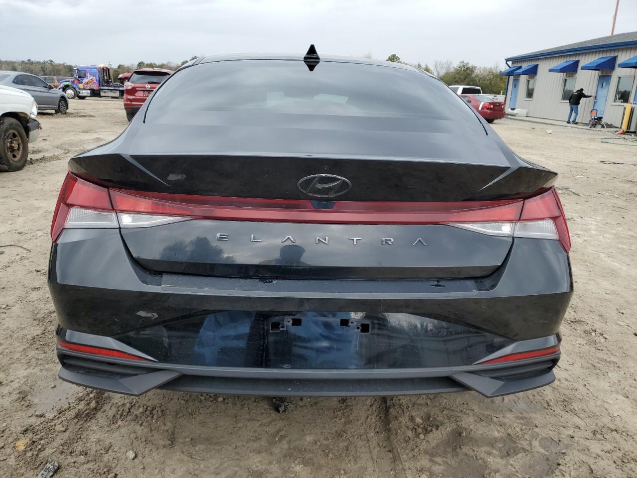 2023 Hyundai Elantra - Image 6