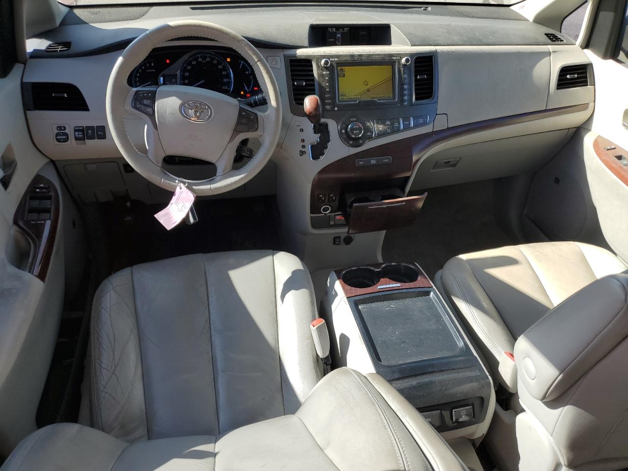 2011 Toyota Sienna - Image 8