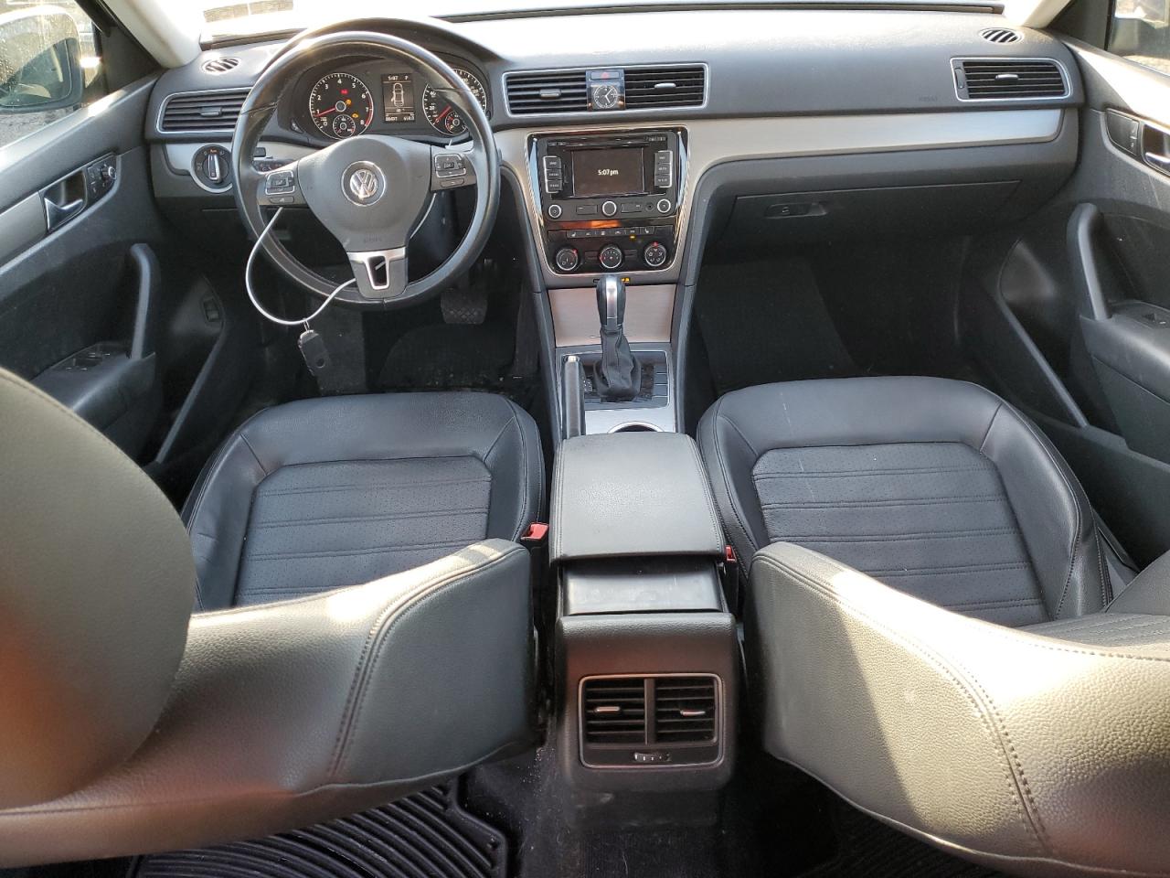 2015 Volkswagen Passat - Image 8
