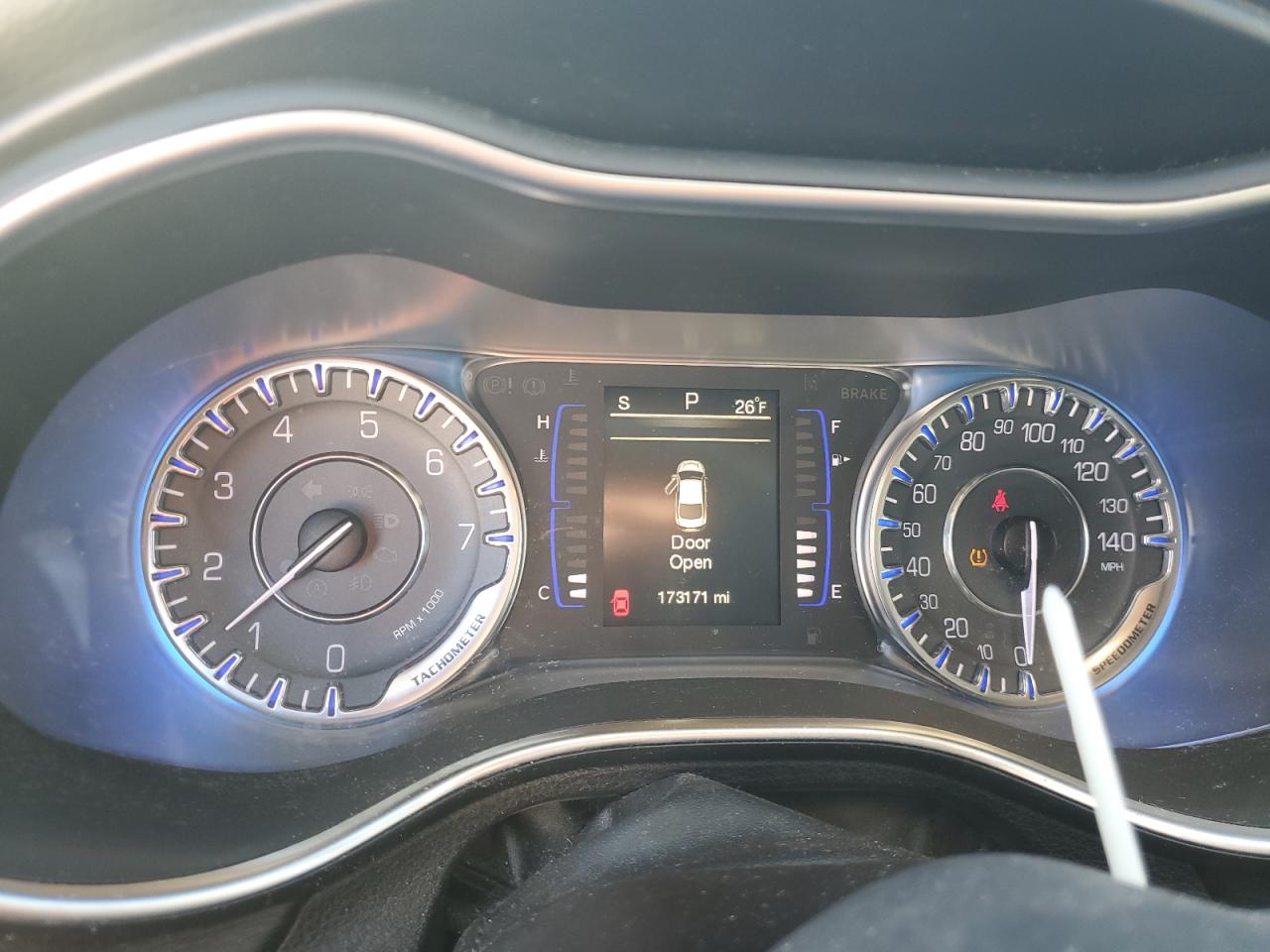 2015 Chrysler 200 - Image 9