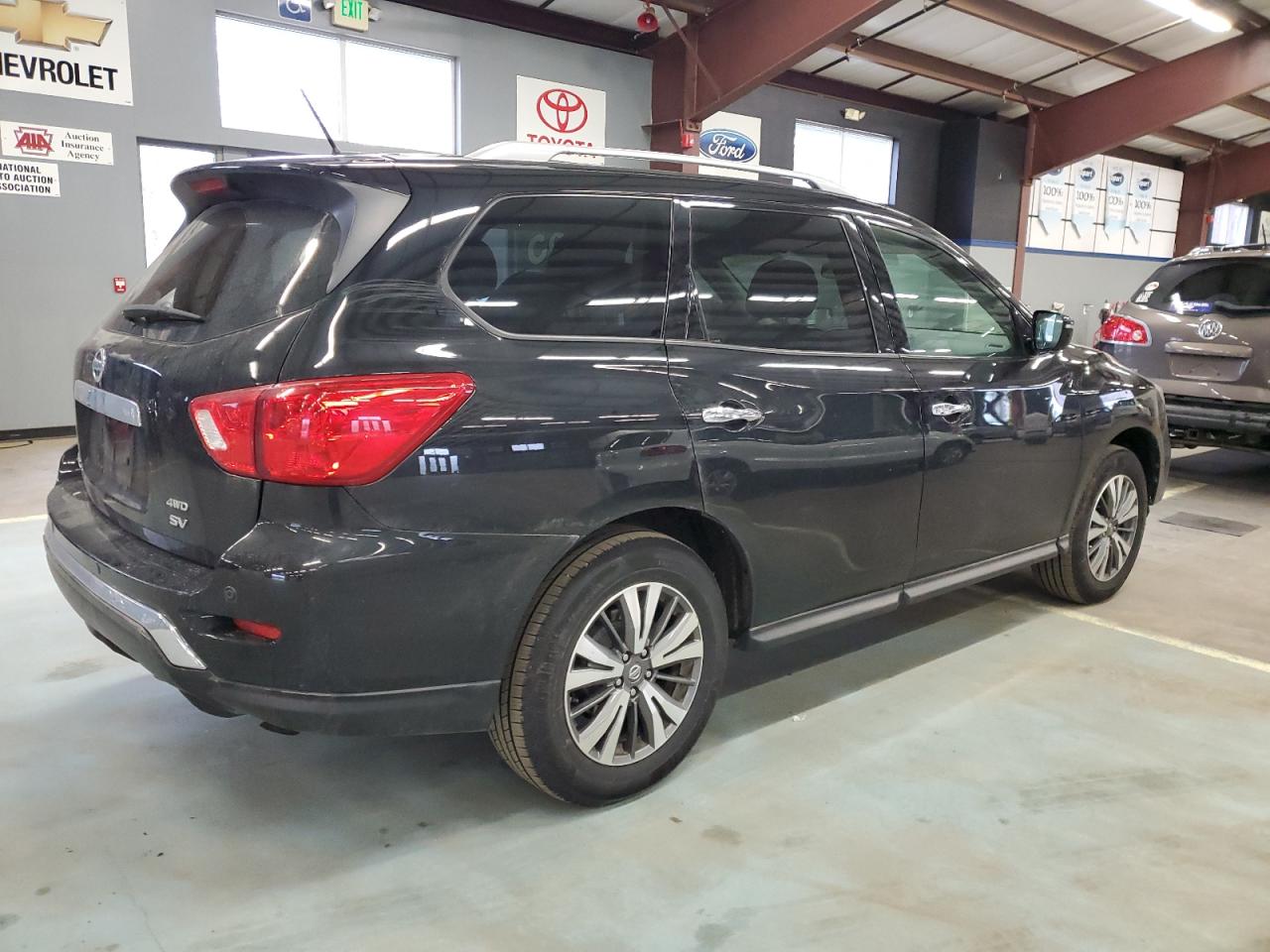 VIN 5N1DR2MM5HC663201 2017 NISSAN PATHFINDER no.3