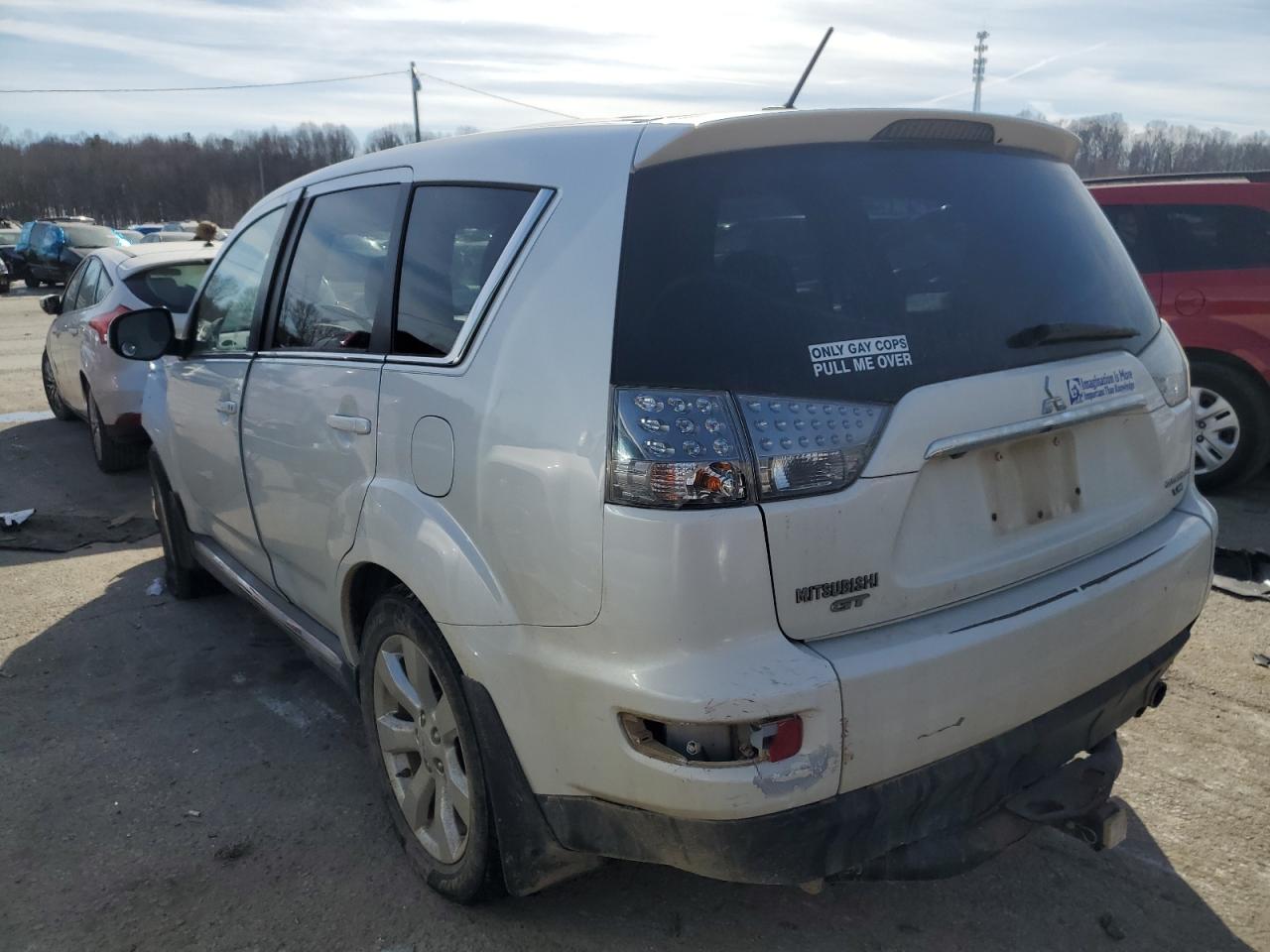 2010 Mitsubishi Outlander - Image 2