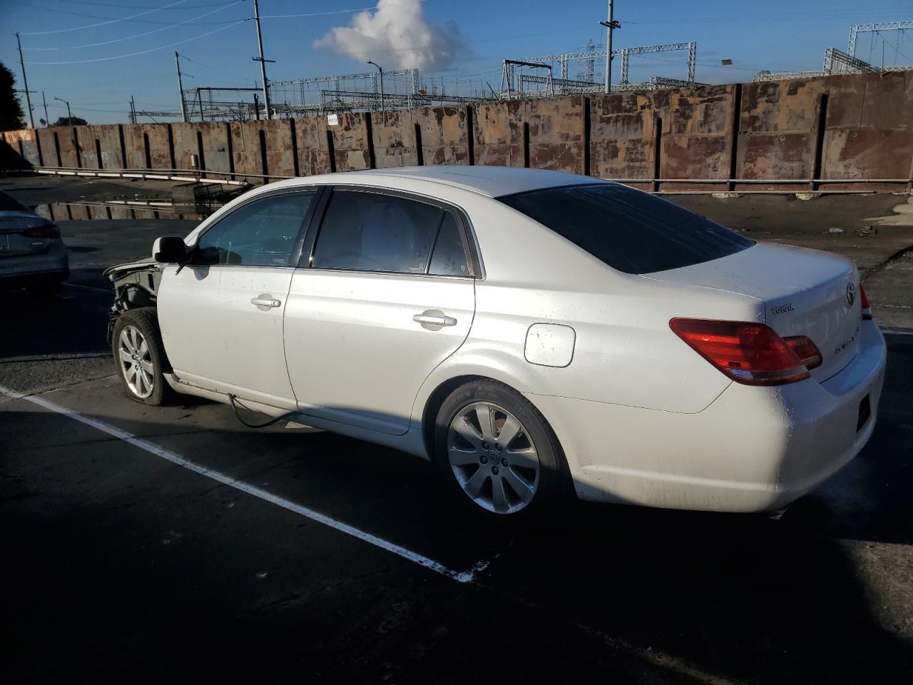 2006 Toyota Avalon - Image 2