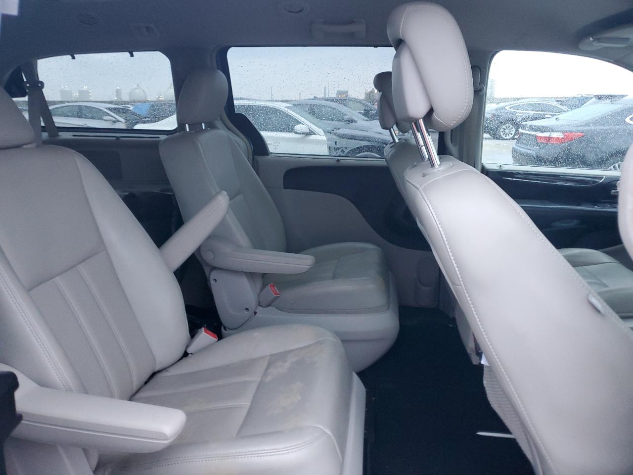 2012 Chrysler Town & Country - Image 11
