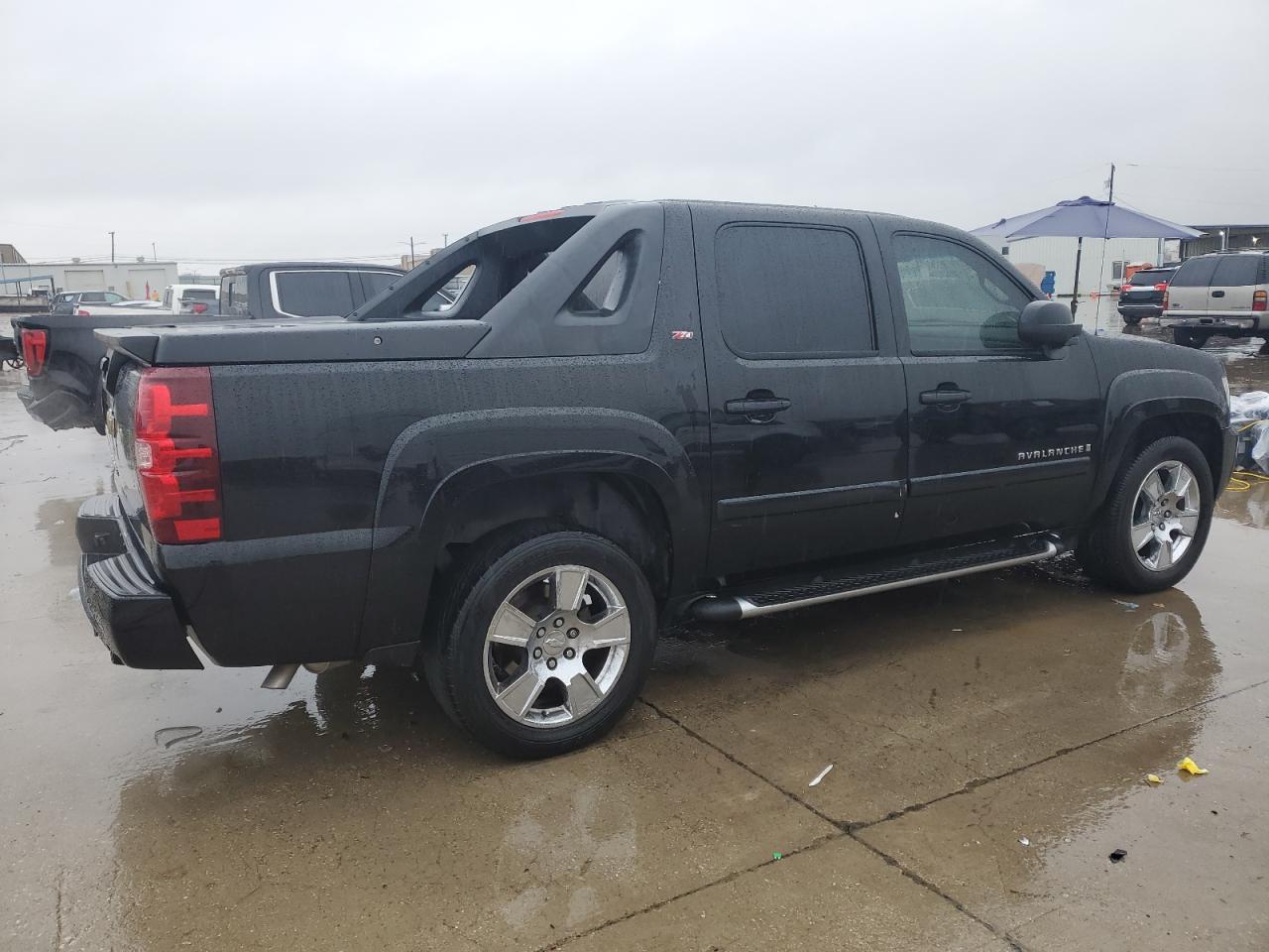 2009 Chevrolet Avalanche - Image 3