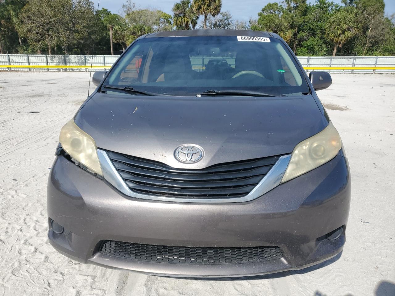 2011 Toyota Sienna - Image 5