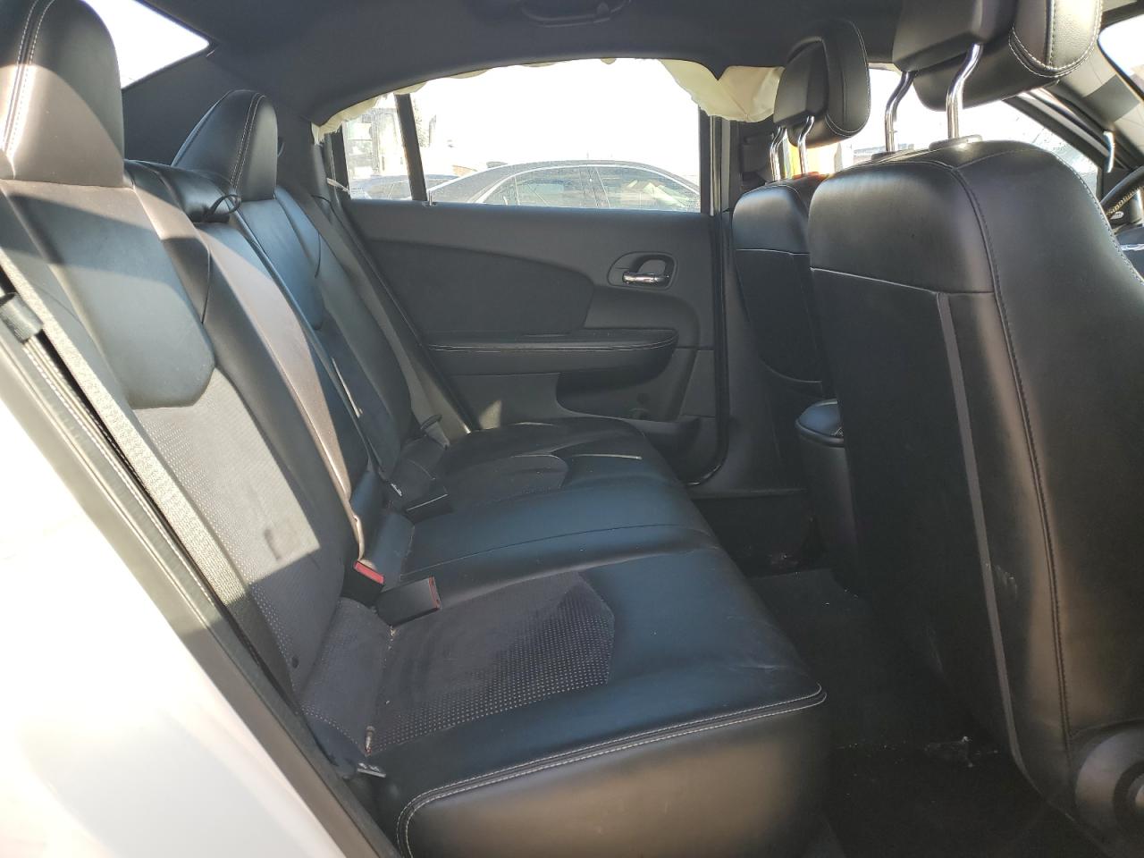 2013 Chrysler 200 - Image 10