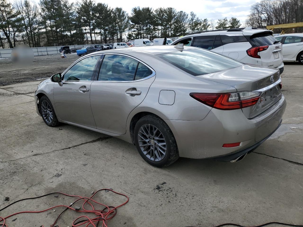 2018 Lexus ES - Image 2