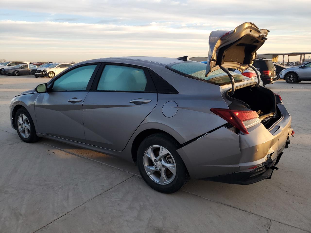 2022 Hyundai Elantra - Image 2