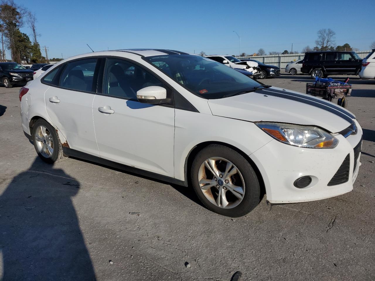 VIN 1FADP3F28EL186616 2014 FORD FOCUS no.4