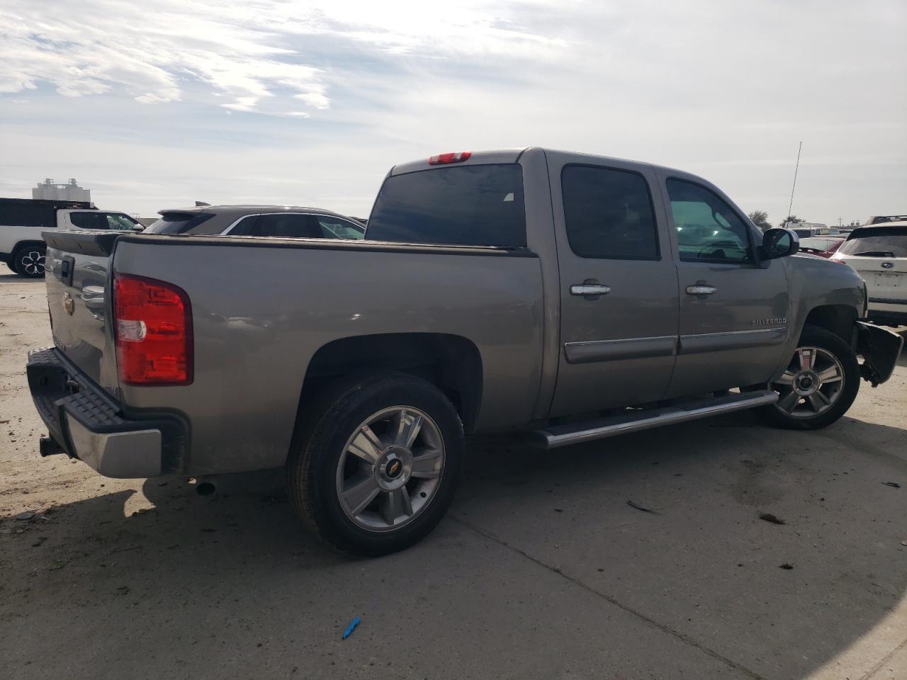 2012 Chevrolet Silverado - Image 3