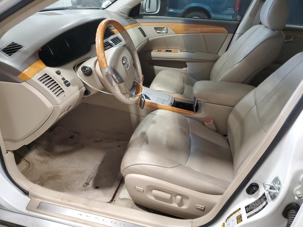 2007 Toyota Avalon - Image 7