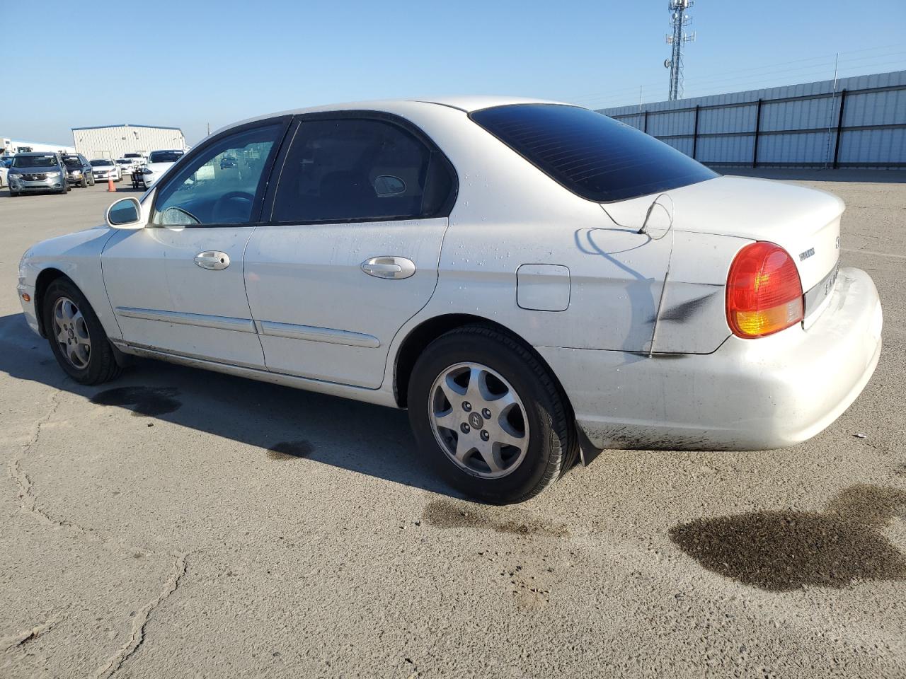 2000 Hyundai Sonata - Image 2