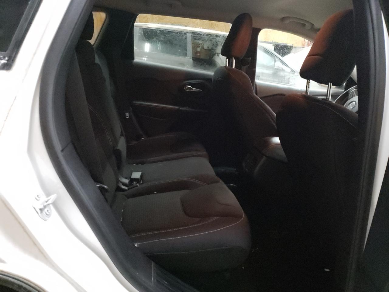 2015 Jeep Grand Cherokee - Image 11