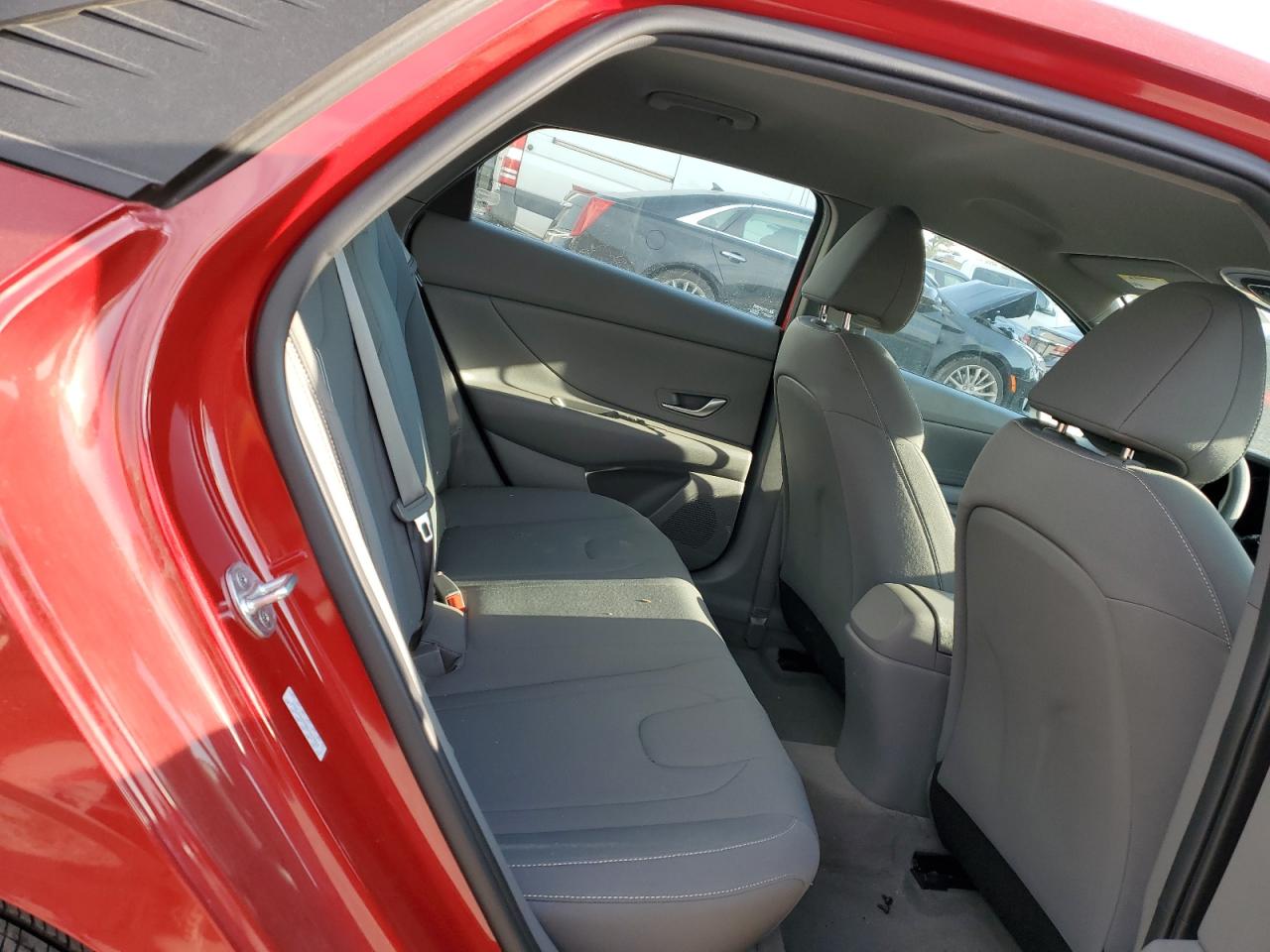 2022 Hyundai Elantra - Image 10