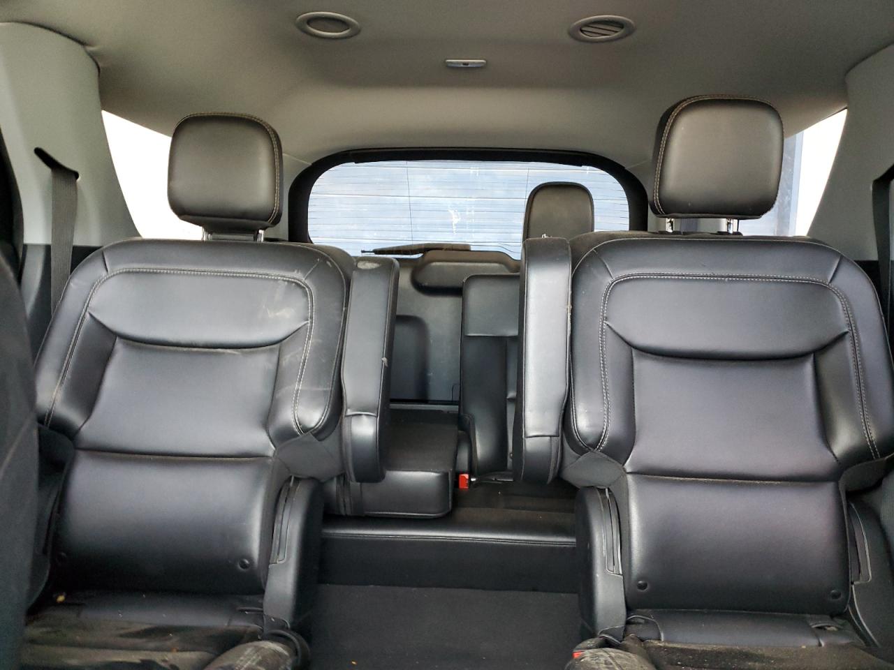 2022 Ford Explorer - Image 10