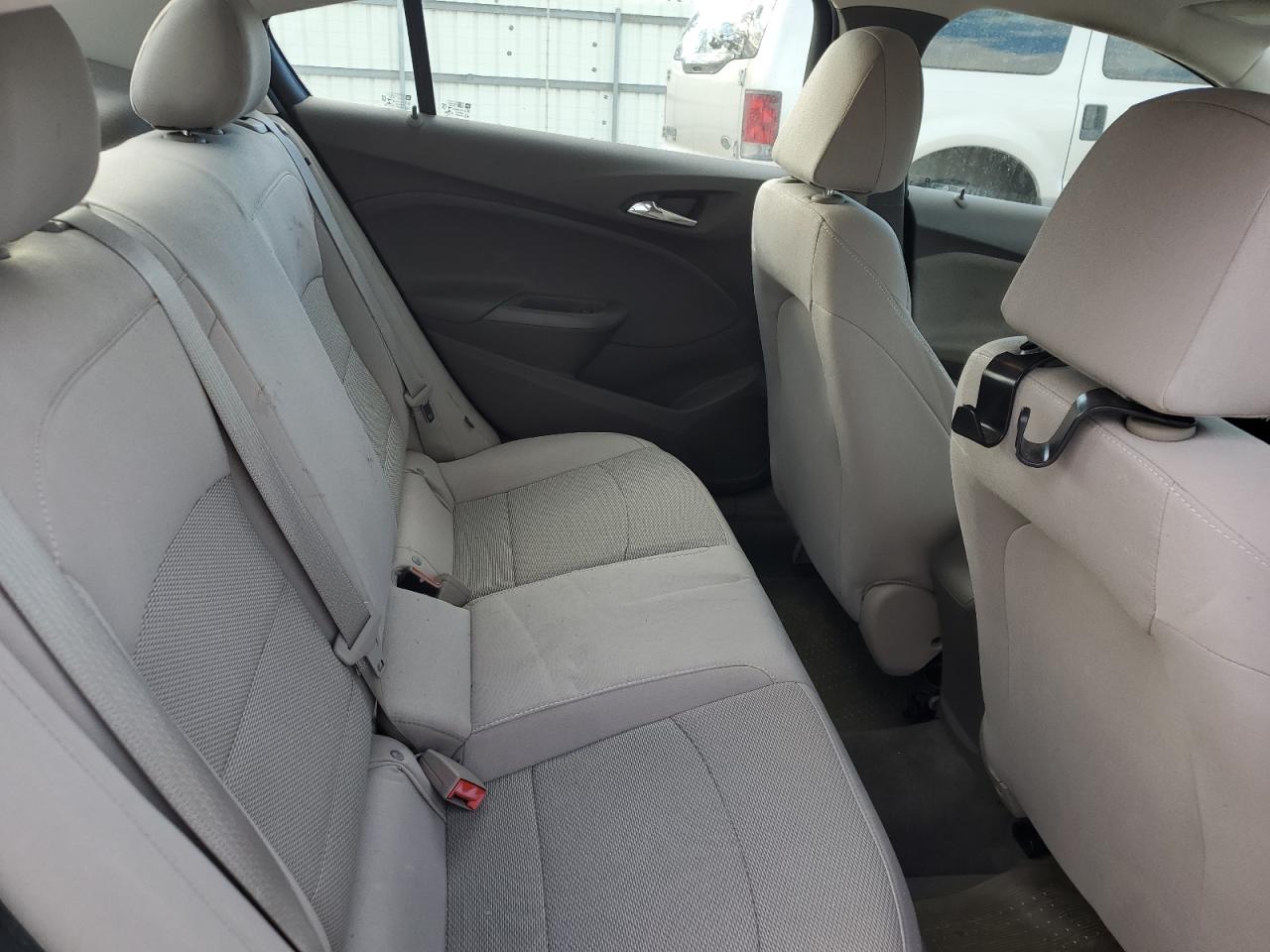 2018 Chevrolet Cruze - Image 10