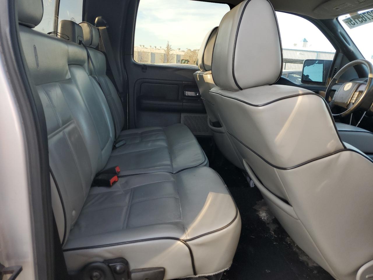 2006 Lincoln Mark LT - Image 10