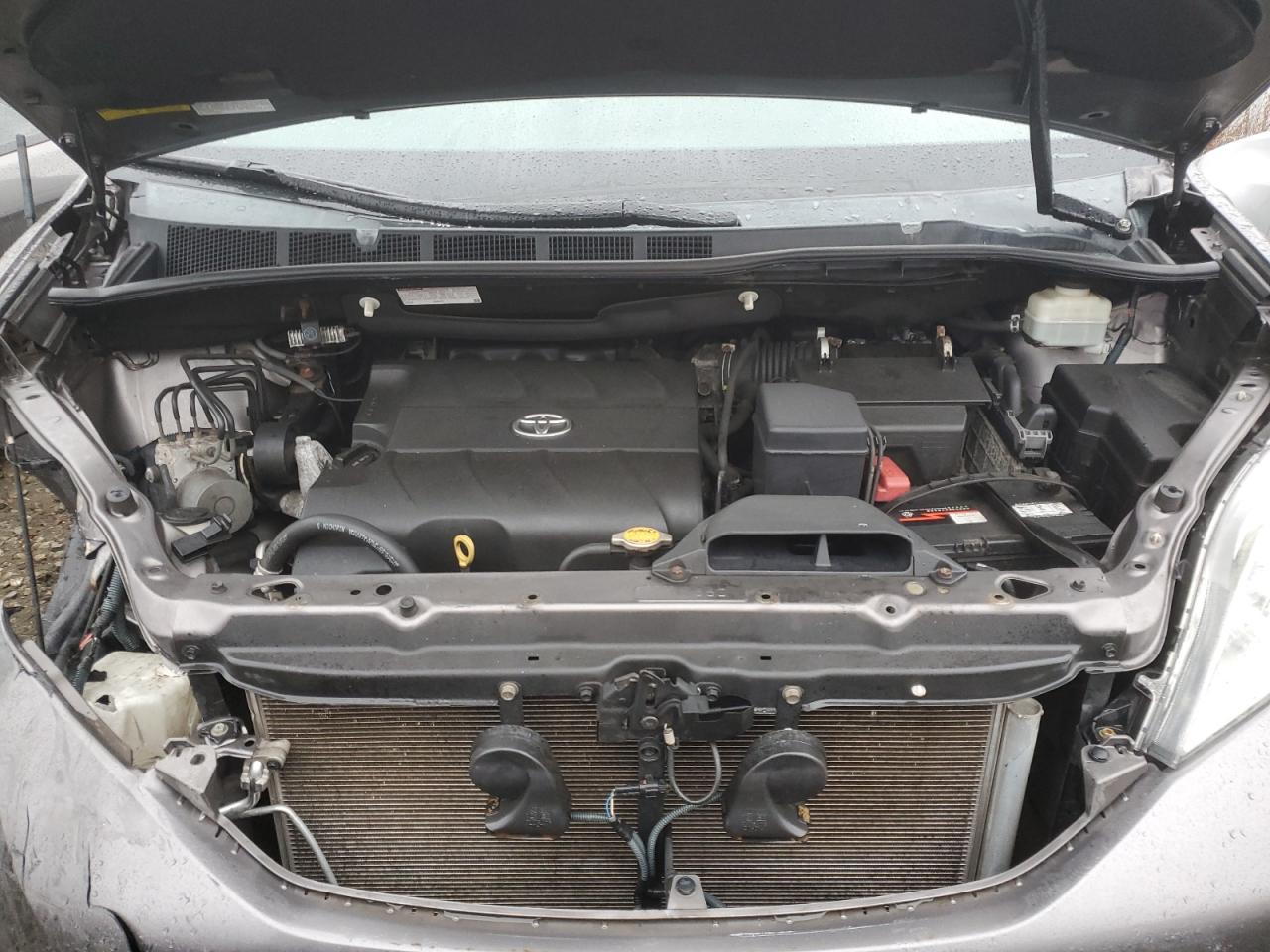 2013 Toyota Sienna - Image 12