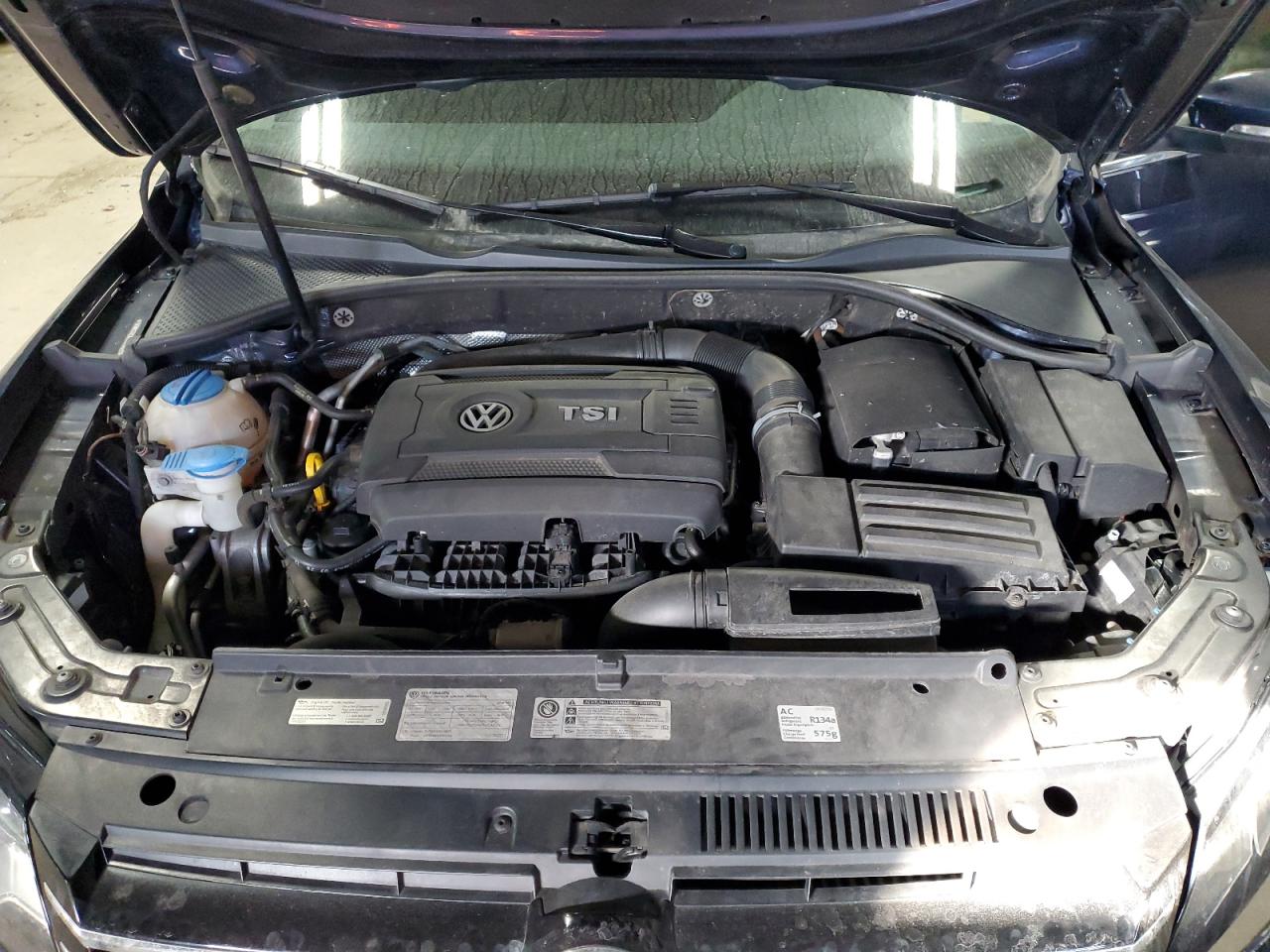 2014 Volkswagen Passat - Image 11
