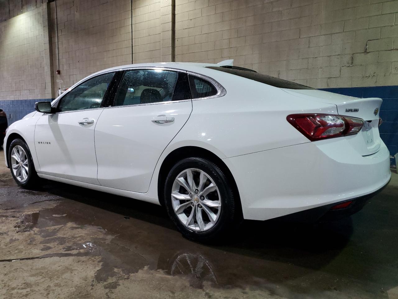 2022 Chevrolet Malibu - Image 2