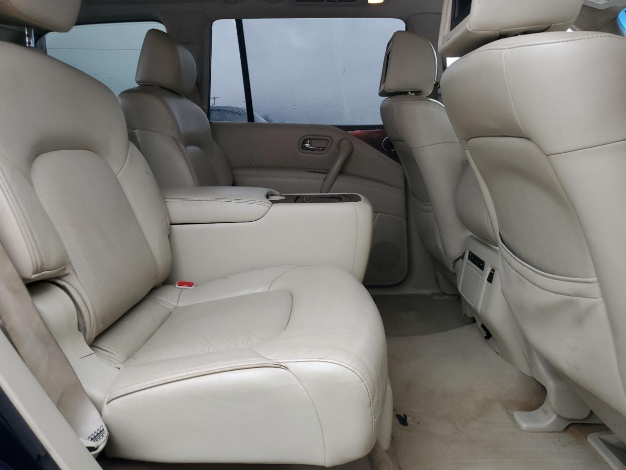 2015 Infiniti QX80 - Image 12