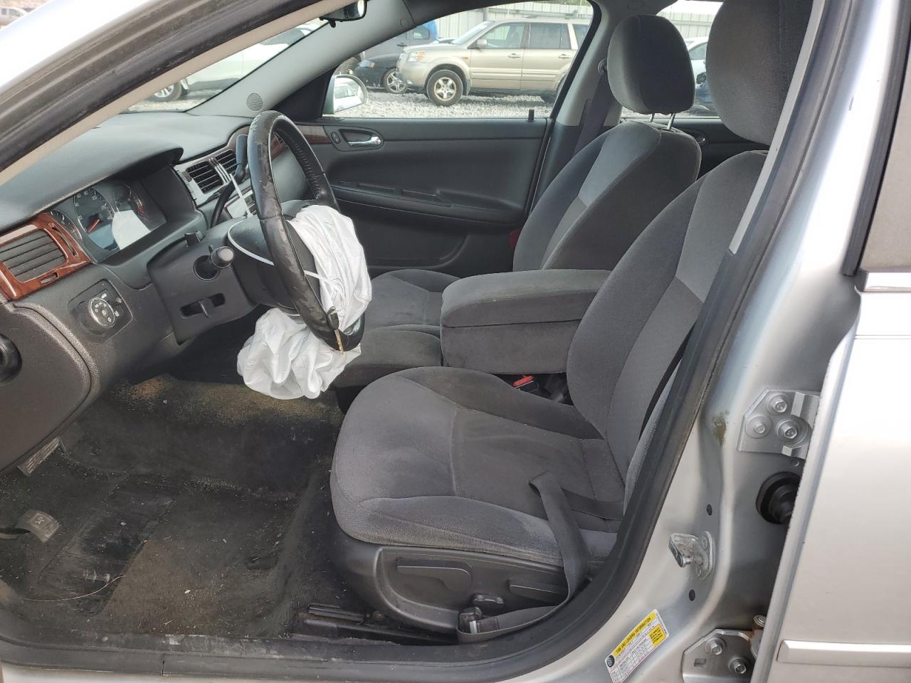 2011 Chevrolet Impala - Image 7