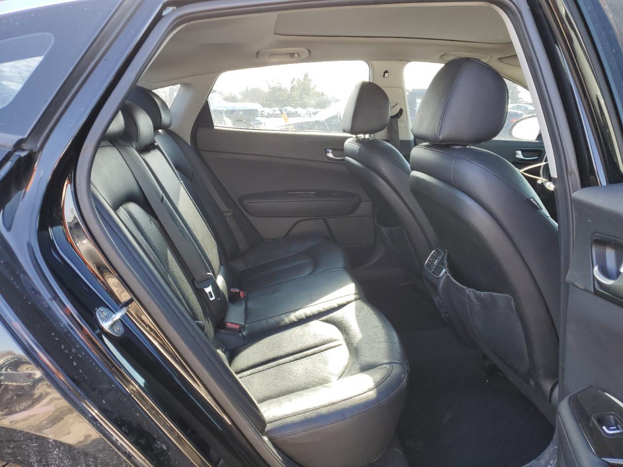2017 Kia Optima - Image 10