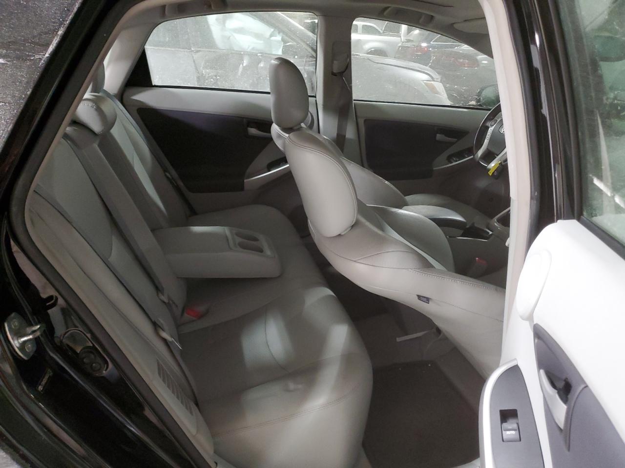 2010 Toyota Prius - Image 10