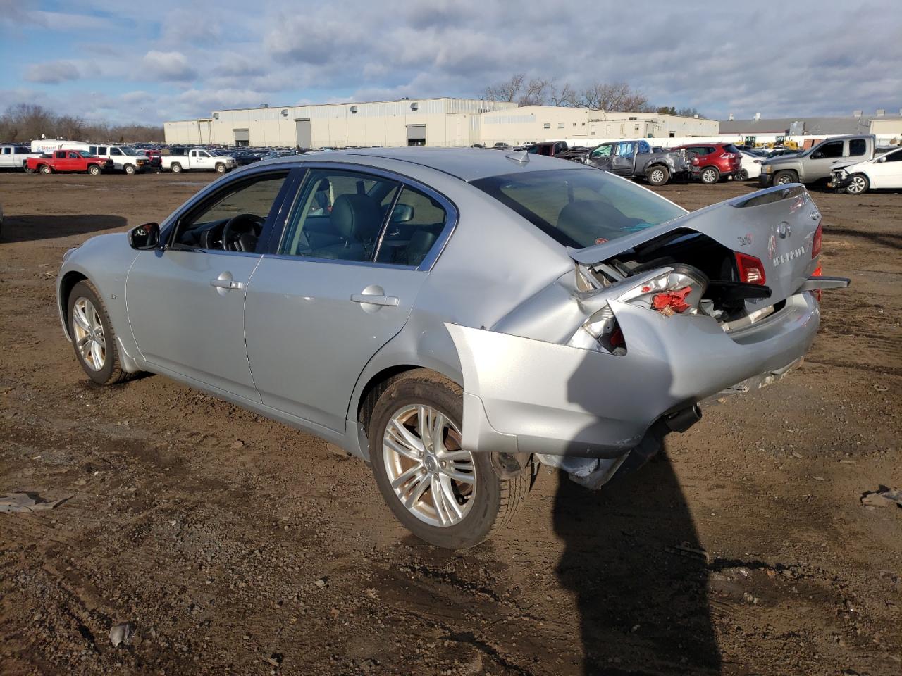 VIN JN1CV6AR4FM520186 2015 INFINITI Q40 no.2